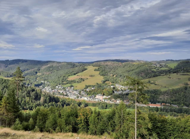 Probstzella vom Großgeschwendaer Berg aus gesehen