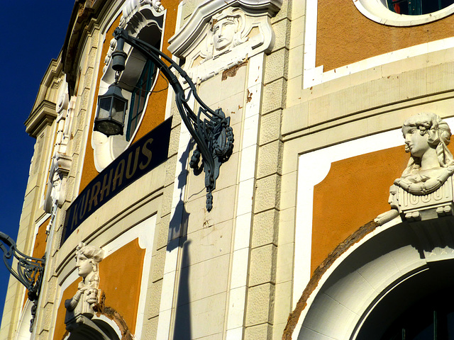 Details an der Fassade des Kurhauses