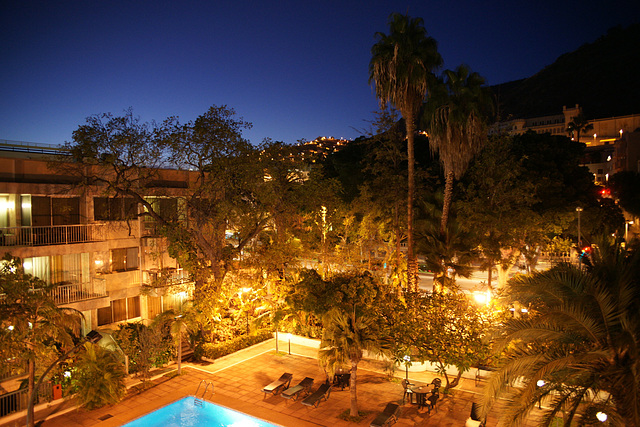 Hotel Colon Rambla At Night
