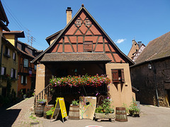 Haus in der Verzweigung Rue du Rempart Süd (links), und der Rue de l`Allmend (rechts)