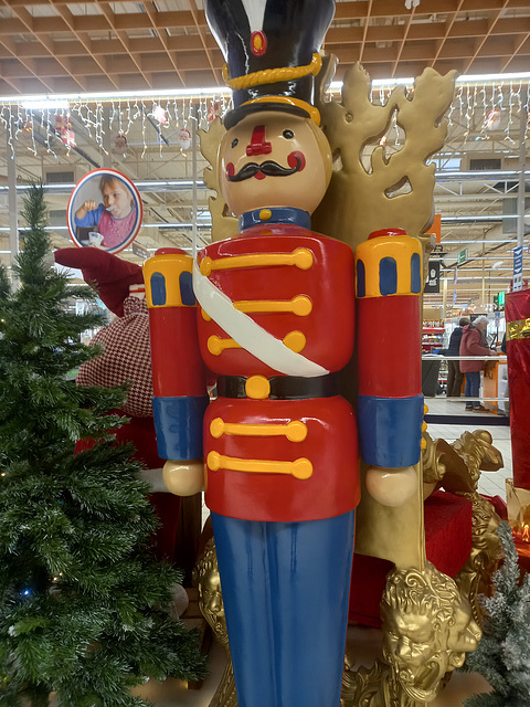 Décoration de Noël,  dans l'allée marchande , de Cora Carrefour , à Saint Jouan des Guérets (35)