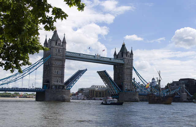 5T2A4779 Tower Bridge Opening