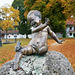 "Igitt",  Junge mit Frosch