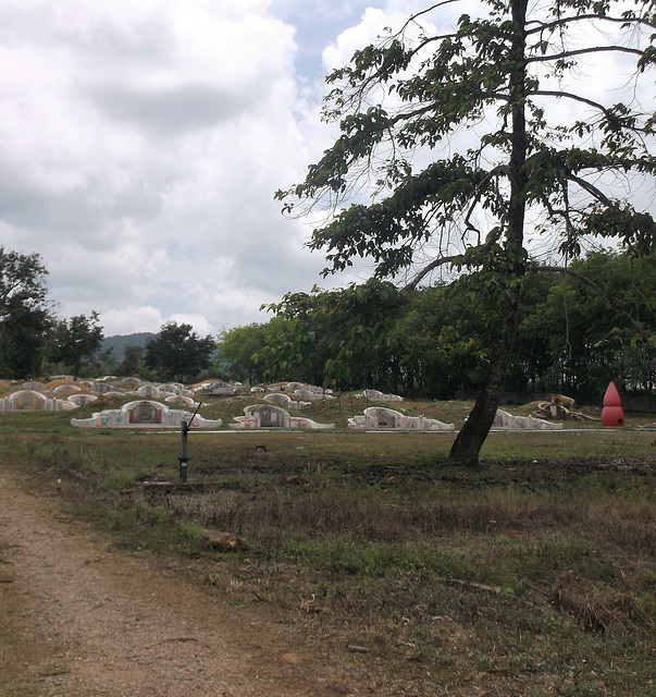 Cimetière thaïlandais / Thaï cemetery