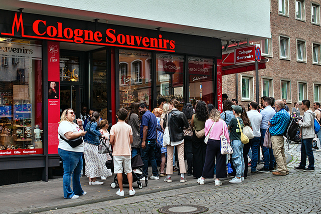 Die ganze Welt will ein bisschen Köln mit nach Hause nehmen :-)