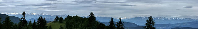 Panoramablick von links nach rechts auf die Brentagruppe, Stilfser Nationalpark mit dem Ortler und die Texelgruppe