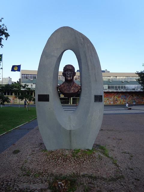 DSC06658 - escultura do Prof. João David Ferreira Lima