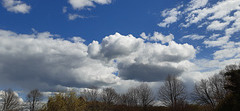 Blauer Himmel und Wolken