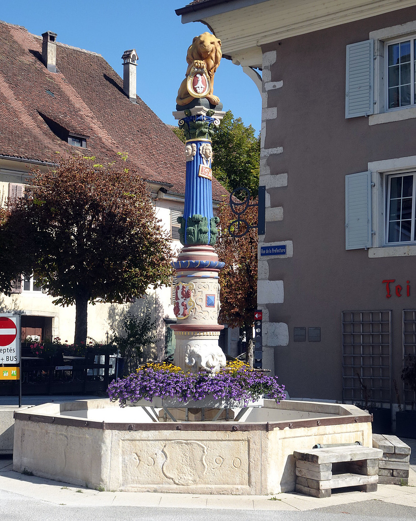 Löwenbrunnen (Fontaine du Lion) in Délemont