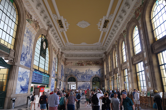 Porto Sao Bento railway station