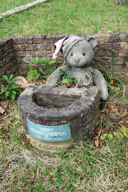 putney vale cemetery, london