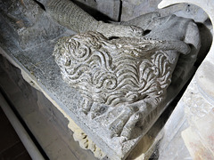 winchelsea church, sussex (65) lion at feet of c14 knight in the north chapel tomb