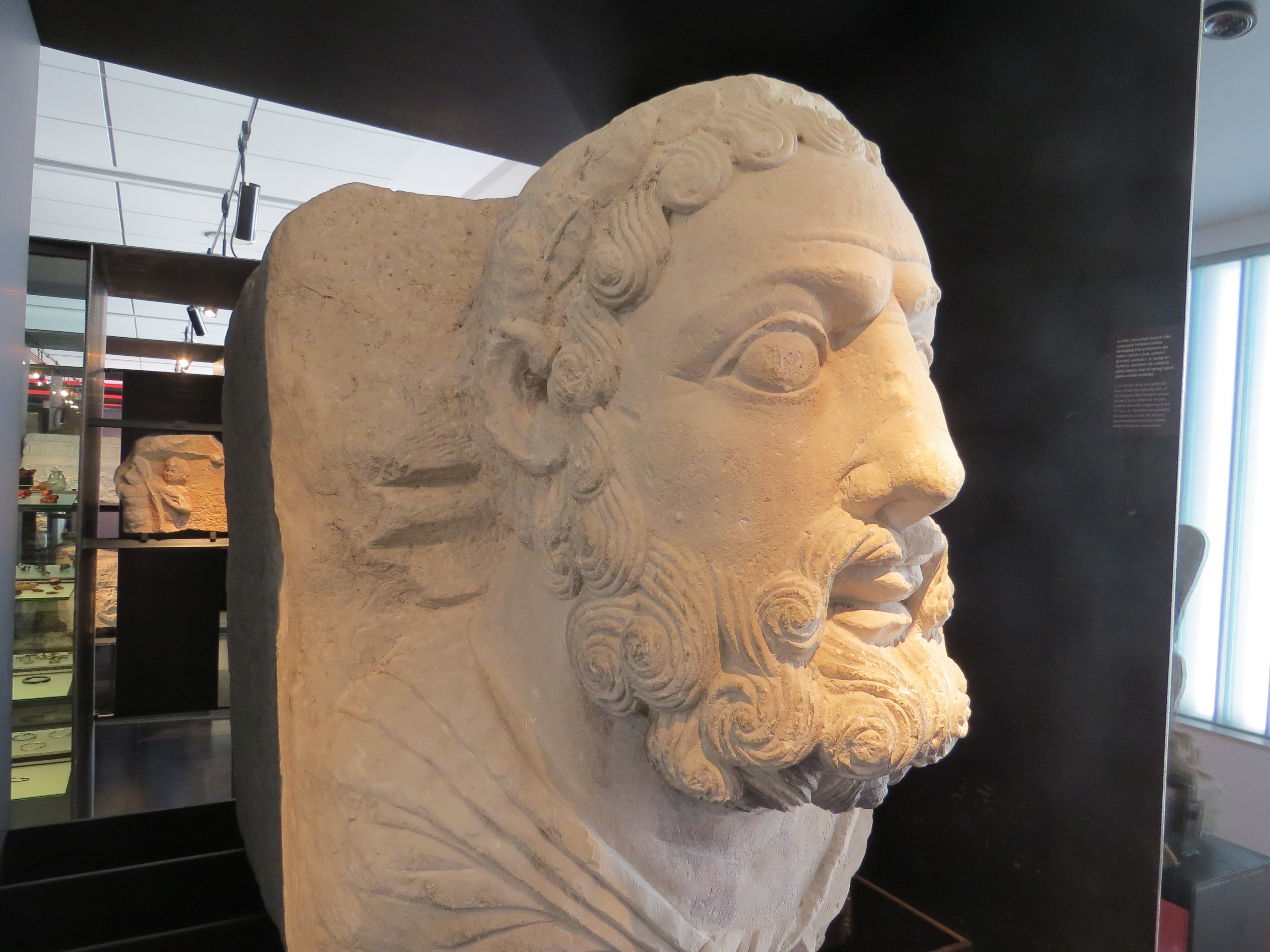 Musée archéologique de Zadar : tête d'Hercule.