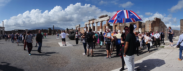 Pompei: Forum als Panorama mit Vesuv im Hintergrund