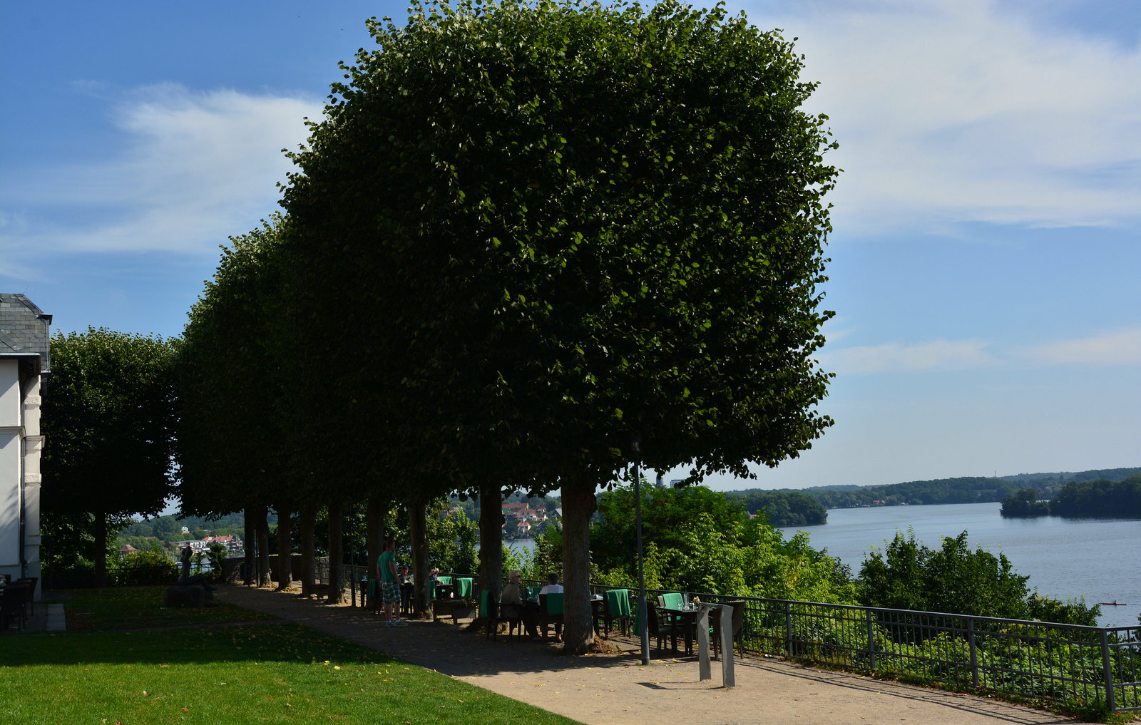 Blick auf den Plöner See von der Garten-Terrasse...