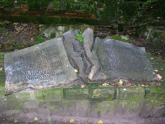 Wolfsschanze, Gedenktafel zur Erinnerung an das At