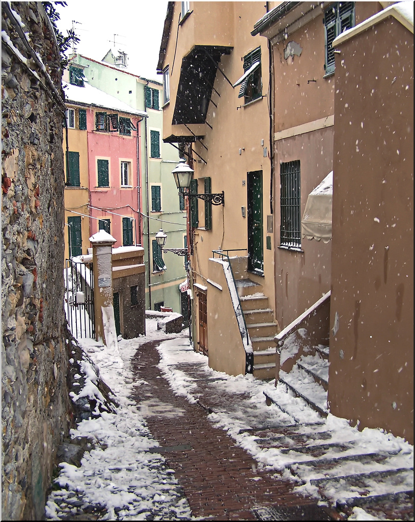 Boccadasse - via Aurora - sta nevicando