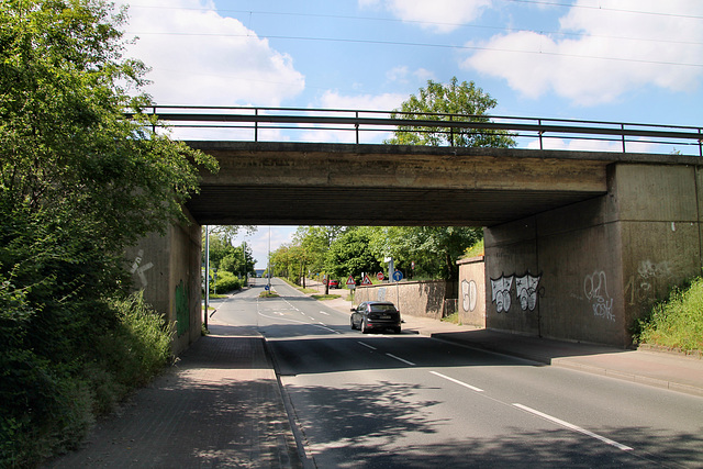 Brücke der Köln-Mindener Eisenbahn über der Sodinger Straße (Herne-Börnig) / 25.05.2019