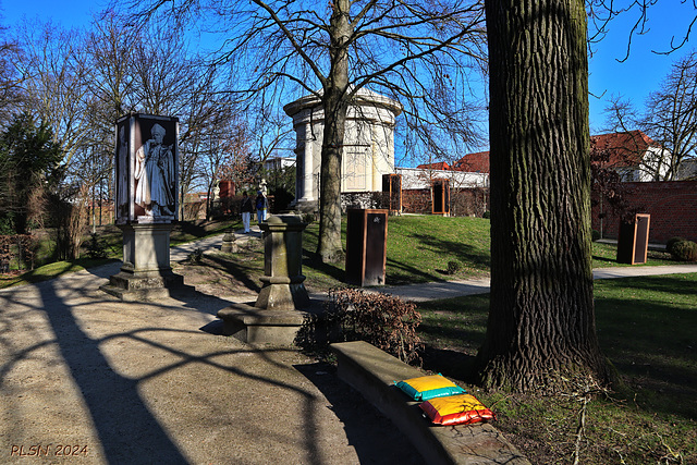 Licht und Schatten im Tempelgarten