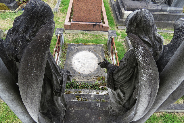 putney vale cemetery, london