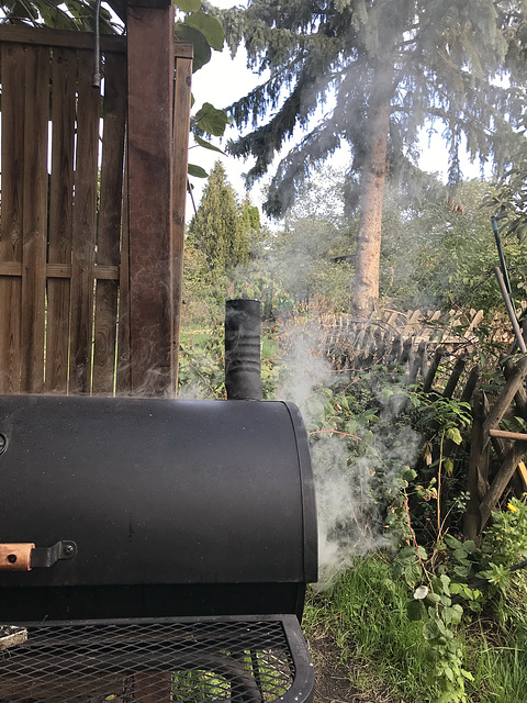 HFF - Räucherzeit im Garten