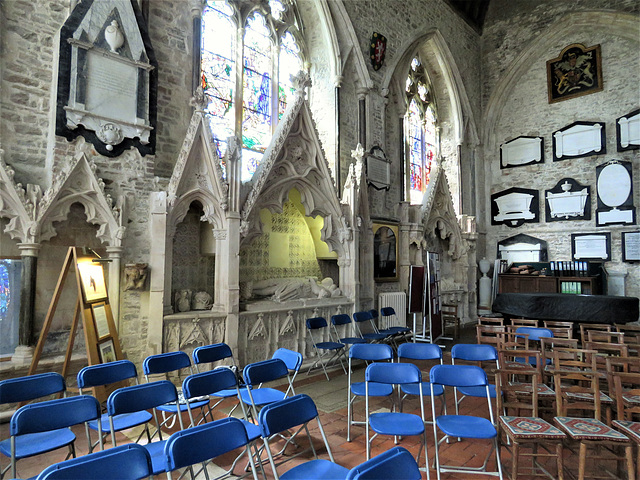 winchelsea church, sussex (82) cluttered south chapel with c14 alard tombs