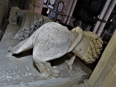 winchelsea church, sussex (84)c14 lion on the tomb of gervase de alard +1310