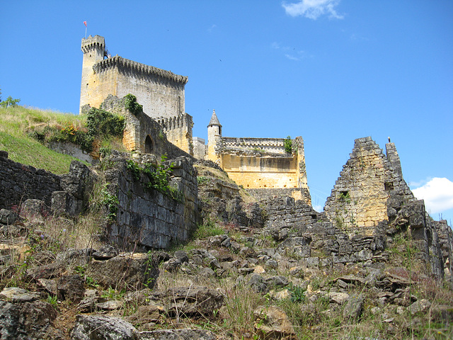 le chateau de COMMARQUES le chateau de COMMARQUES