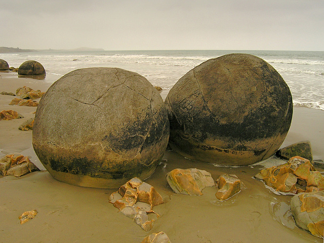 Moeraki boulders - twins