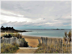 Vue vers la plage du Val : Rothéneuf (35) à Saint Malo avec notes