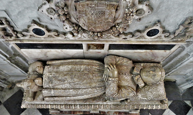 st mary's church, warwick (108)c16 tomb effigy of robert dudley, lord denbigh, who died in 1584 aged three