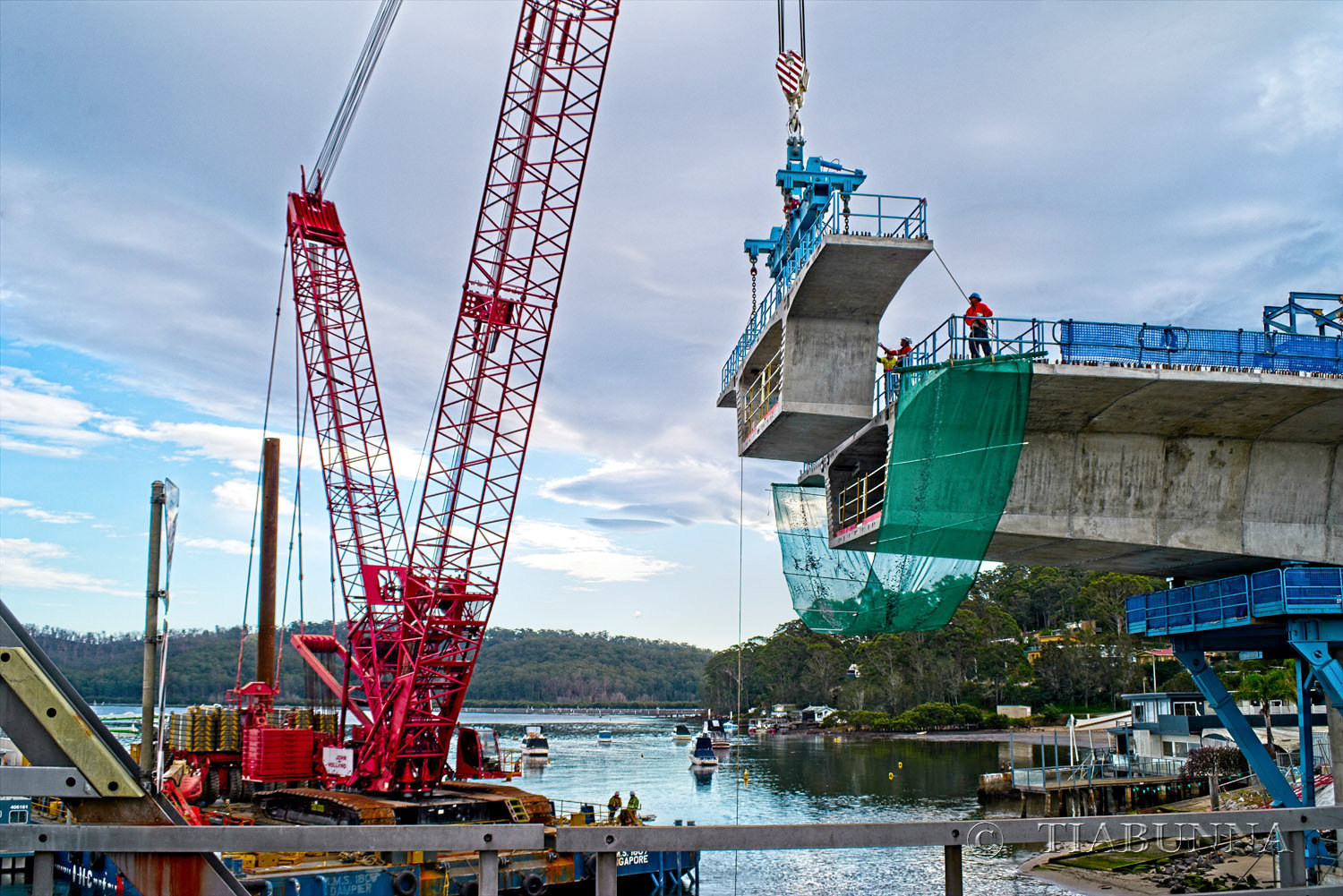 The barge and the crane