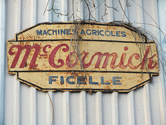 Vieille enseigne de machines agricoles