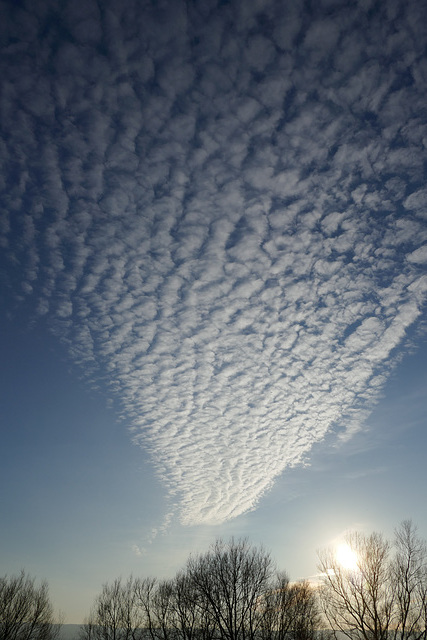 un V de nuages