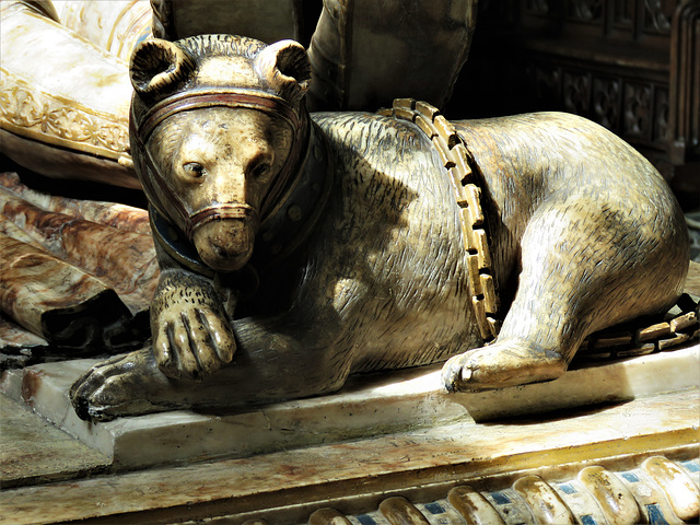 st mary's church, warwick (111)bear at feet of c16 tomb effigy of ambrose dudley, earl of warwick +1590