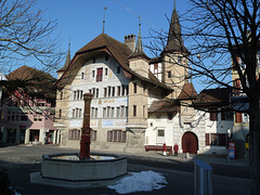 Das Rathaus von Büren an der Aare,  mit seiner gotischen Fassade