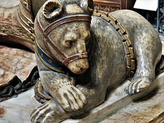 st mary's church, warwick (113)bear at feet of c16 tomb effigy of ambrose dudley, earl of warwick +1590