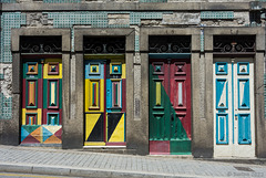 Türen in Porto (© Buelipix)