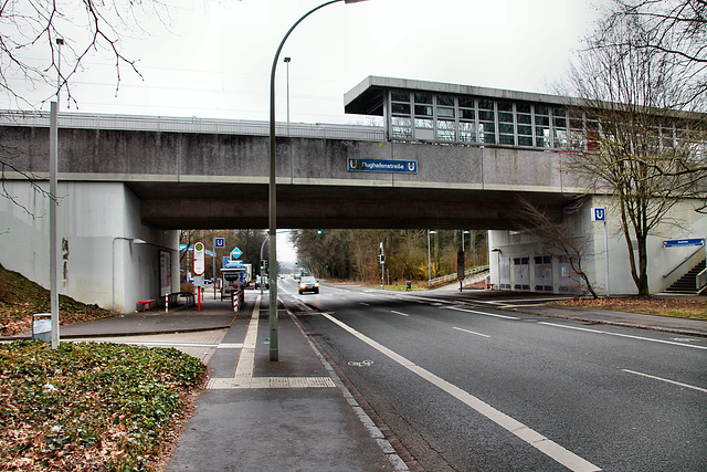 Flughafenstraße mit Straßenbahnhaltestelle (Dortmund-Scharnhorst) / 27.03.2018