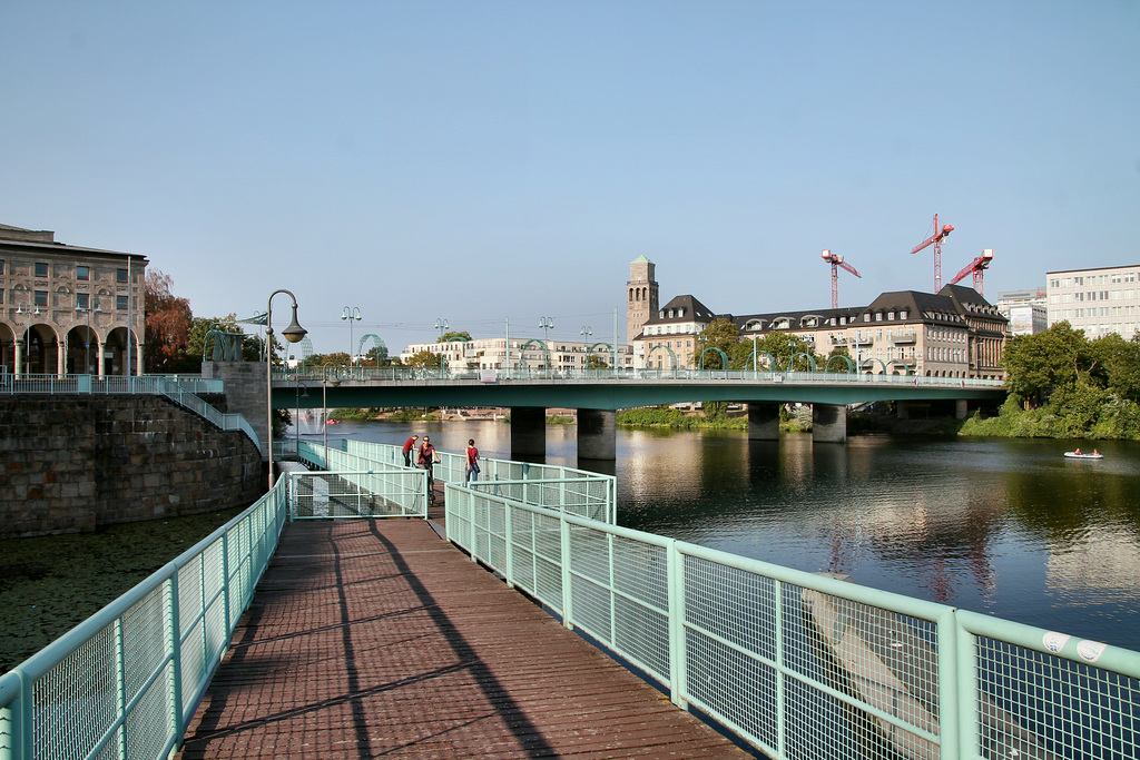 Steg über der Ruhr zur Schlossbrücke (Mülheim-Broich) / 19.08.2018