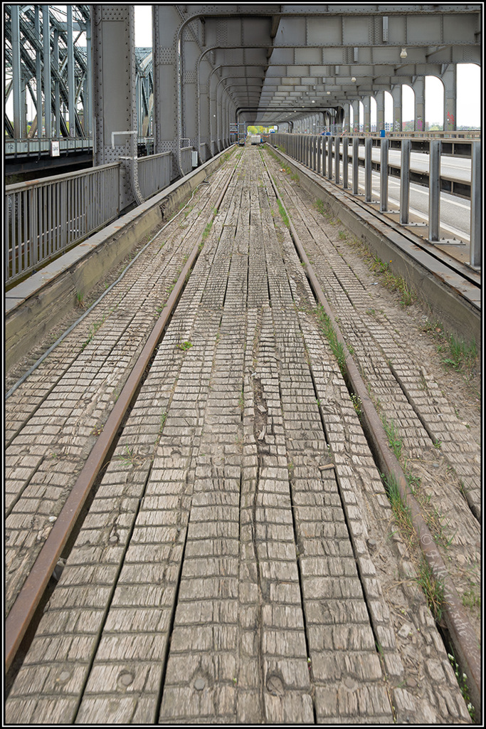 Altes Gleis auf der Freihafenelbbrücke