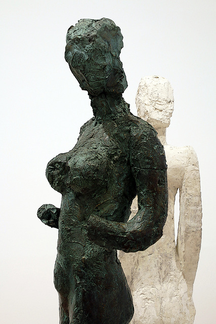 La femme debout , bronze d'Etienne-Martin