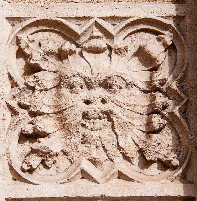 Lyon. Sur la façade de la cathédrale St. Jean.