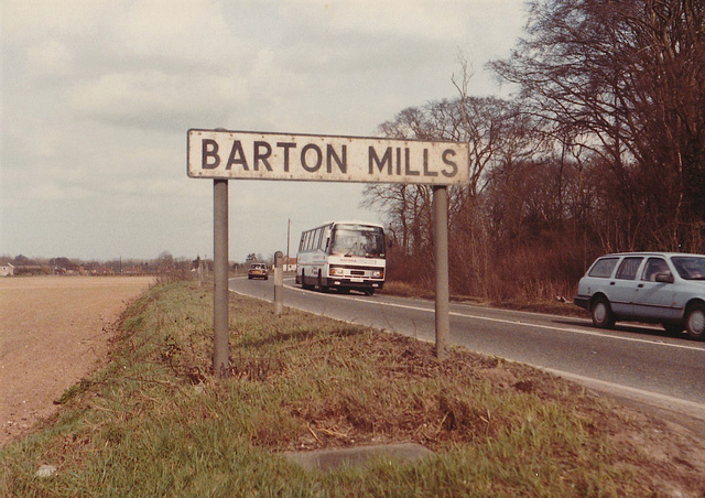 Ambassador Travel 891 (EAH 891Y) at Barton Mills – 31 Mar 1985 (13-31)