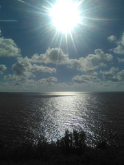 Mer, nuages et soleil / Sun and clouds above sea