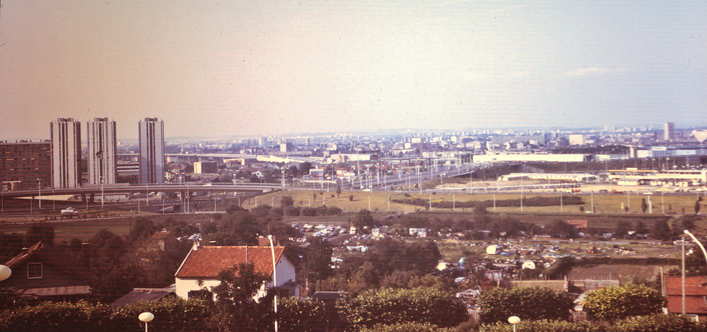 Rosny-Boissière (93) 2 juillet 1973. La banlieue est en pleine mutation. (Diapositive numérisée).