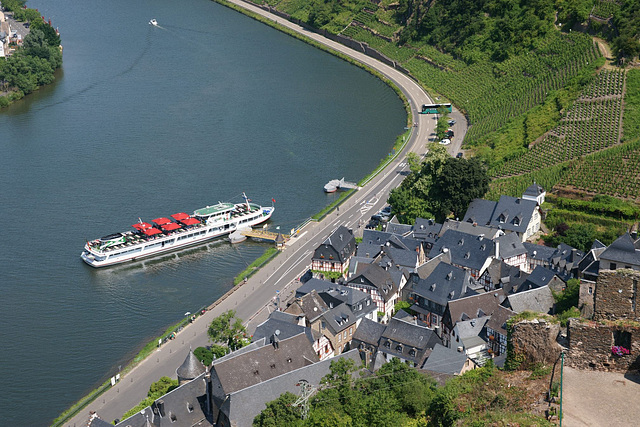 Cruise Boat Leaving Beilstein