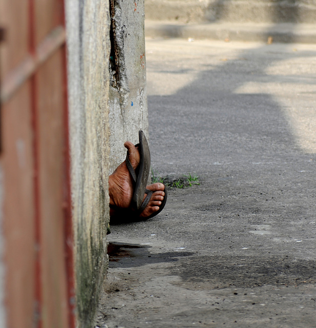 Wall With Feet (HWW, H.A.N.W.E.)