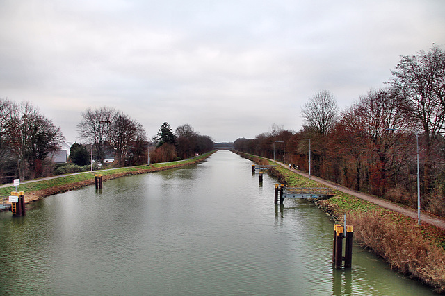 Der Datteln-Hamm-Kanal vom "Schulweg-Steg" aus (Hamm-Werries) / 16.12.2023