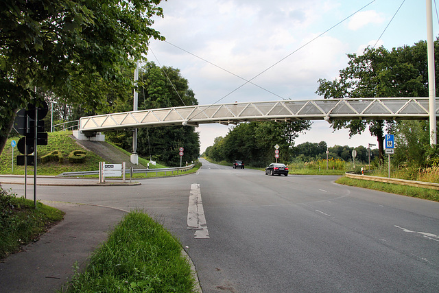Schacht Prosper 10, Brücke zwischen Betriebsgelände und Parkplatz über dem Alten Postweg (Bottrop-Kirchhellen) / 14.08.2017